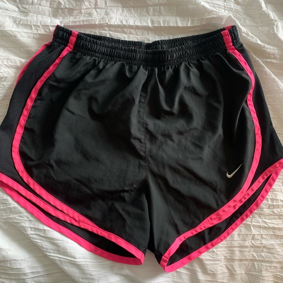 Nike Women’s Tempo Shorts - Picture 1 of 4